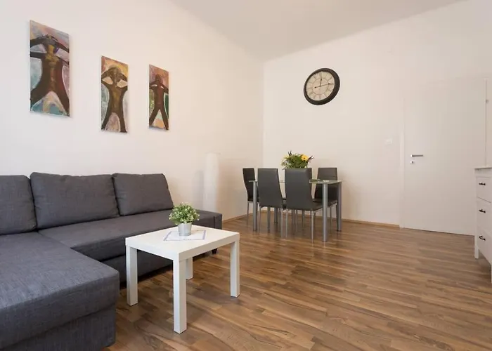 16 C&J\'S Apartment