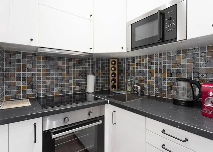 16 C&J\'S Apartment